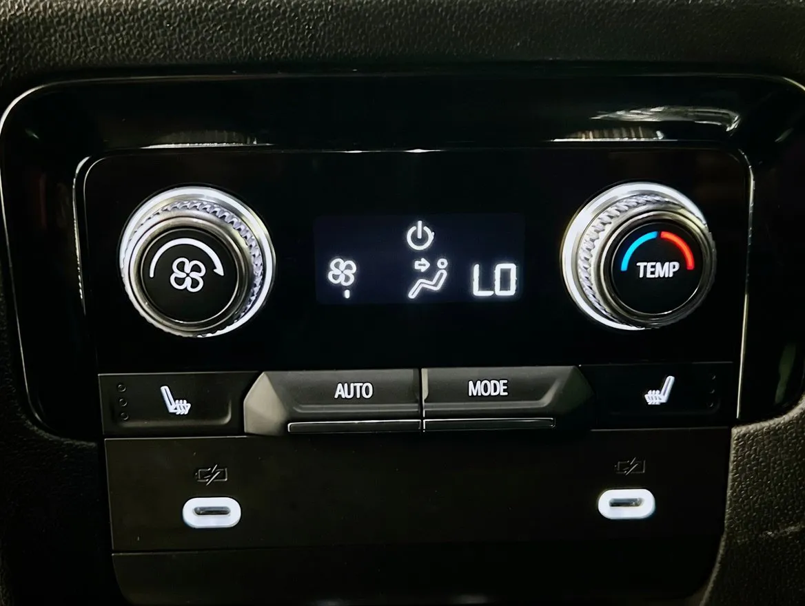 2024 GMC Yukon Denali - Photo 19
