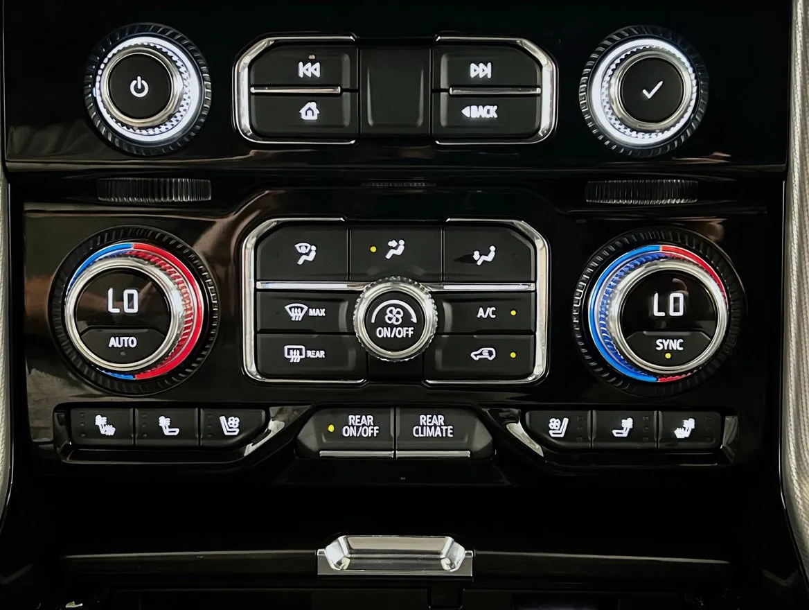 2024 GMC Yukon Denali - Photo 12