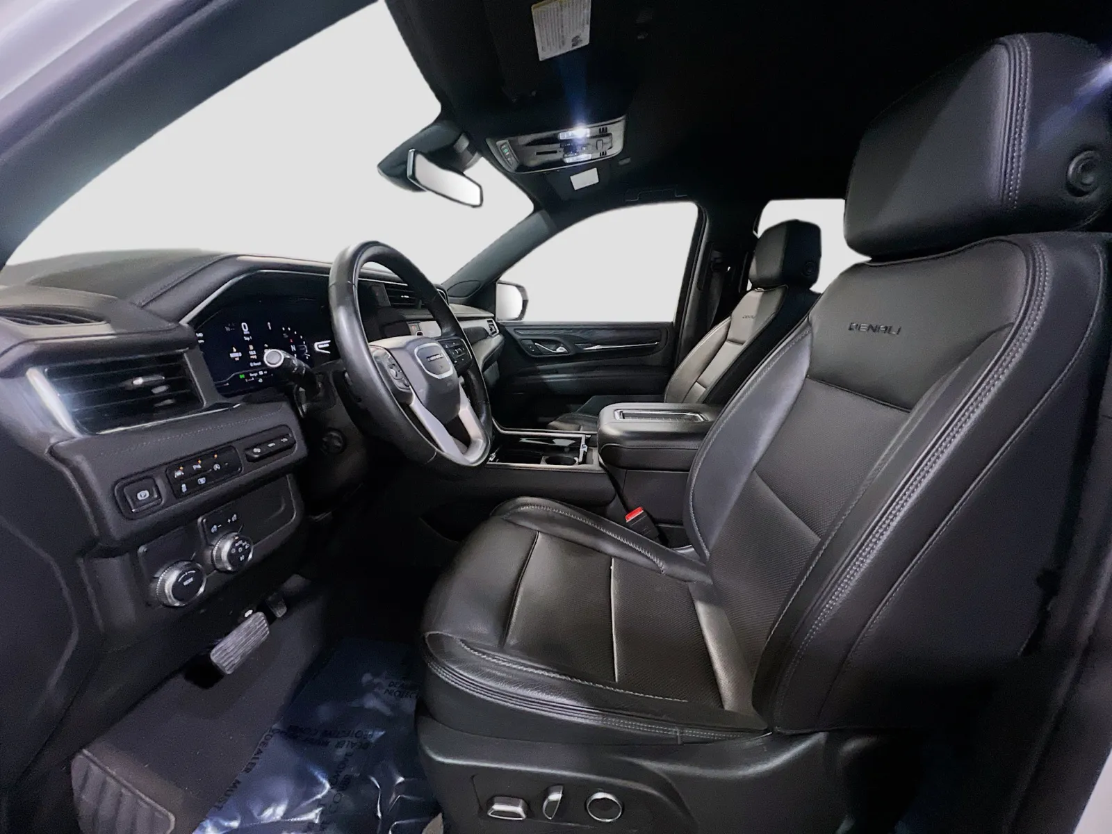 2024 GMC Yukon Denali - Photo 16