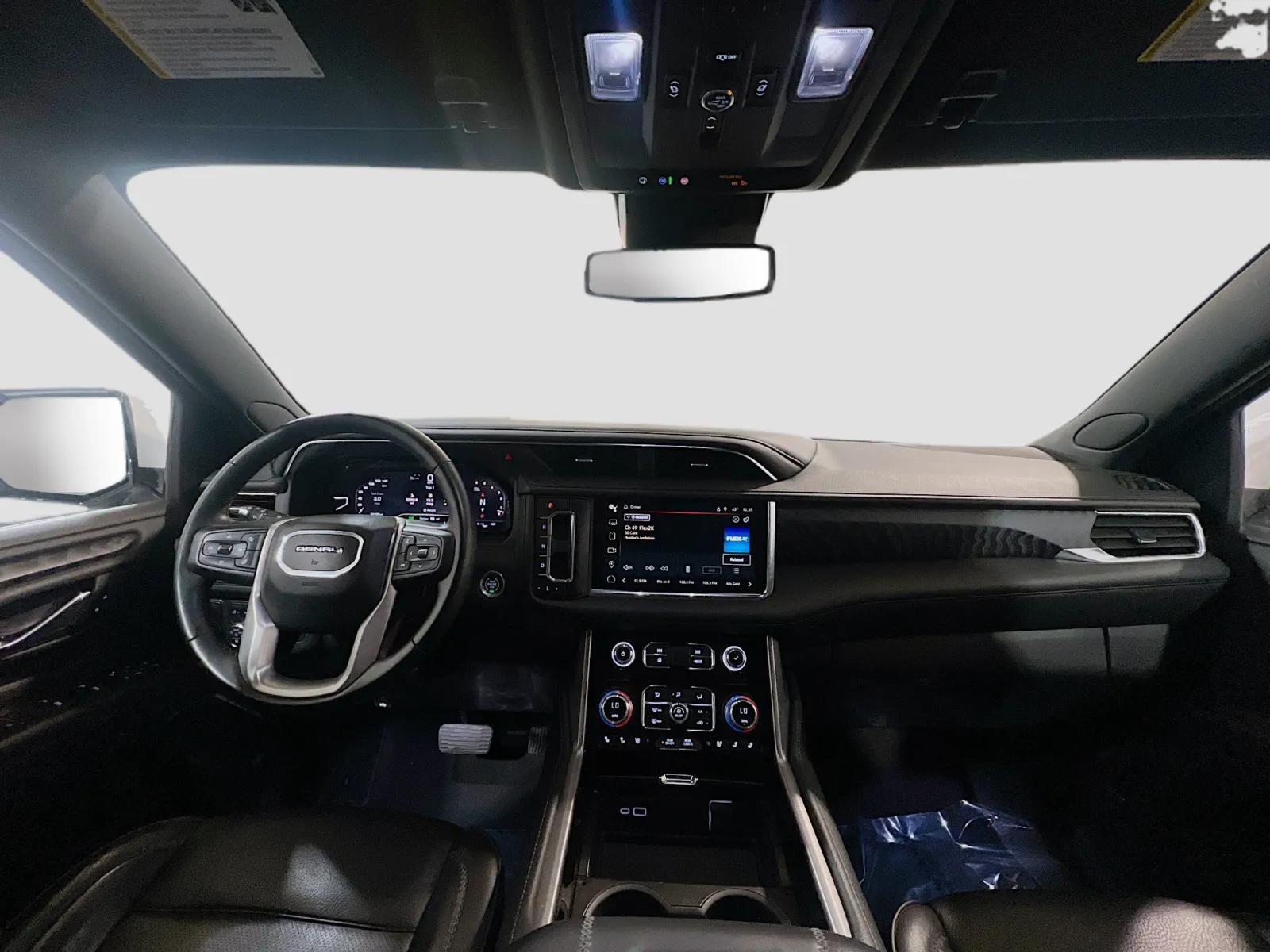 2024 GMC Yukon Denali - Photo 17