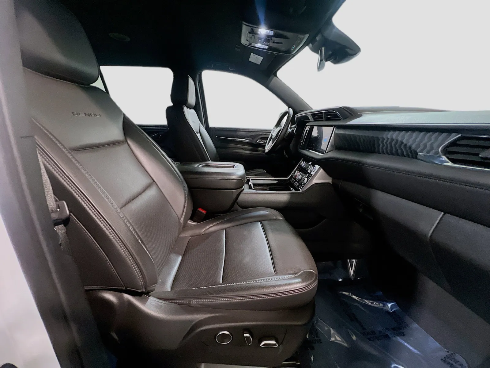 2024 GMC Yukon Denali - Photo 22