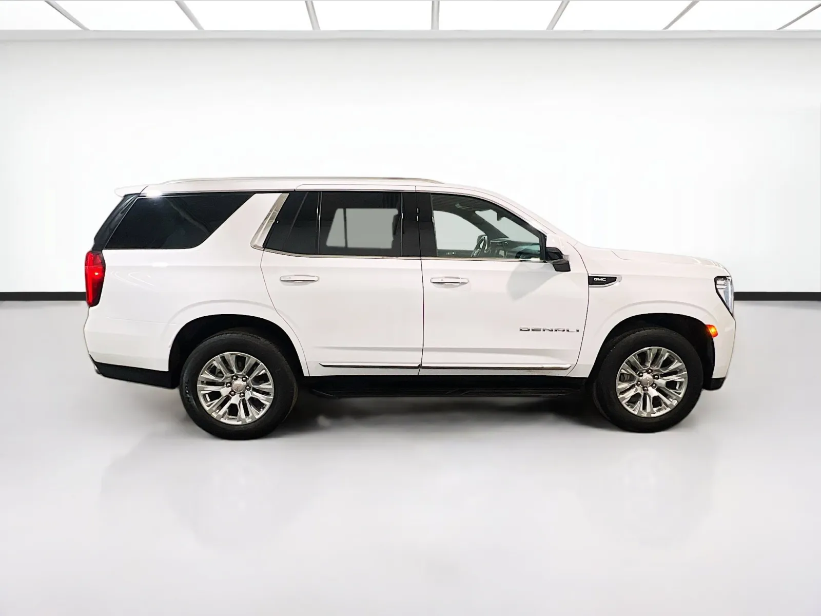 2024 GMC Yukon Denali - Photo 25