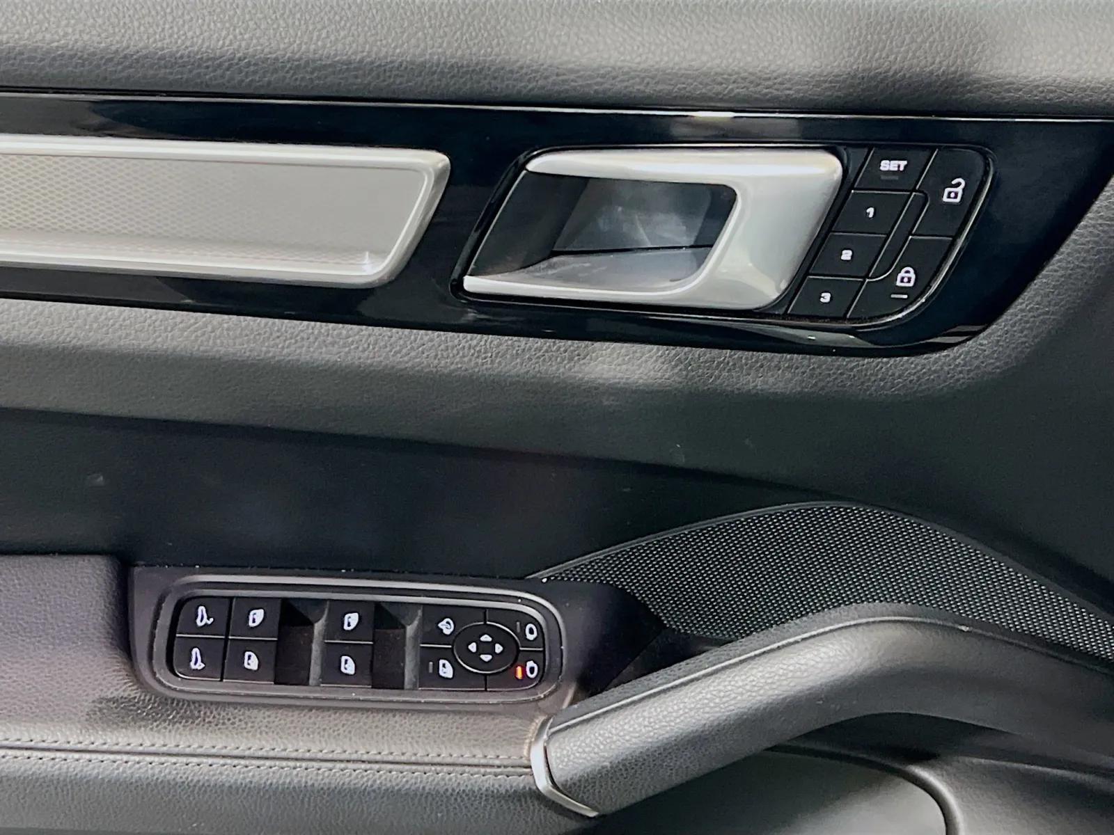 2022 Porsche Cayenne Base - Photo 14