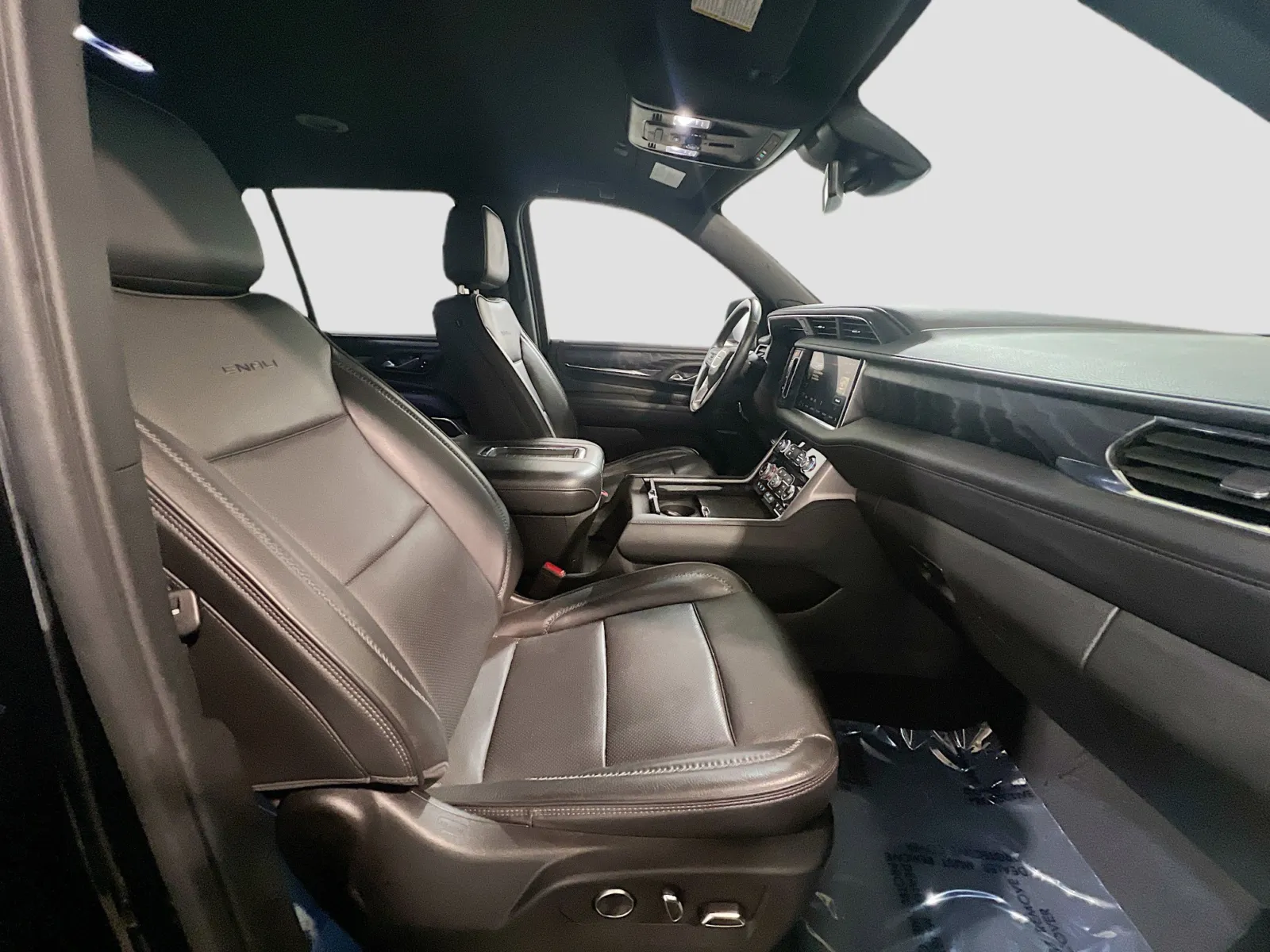 2024 GMC Yukon Denali - Photo 21