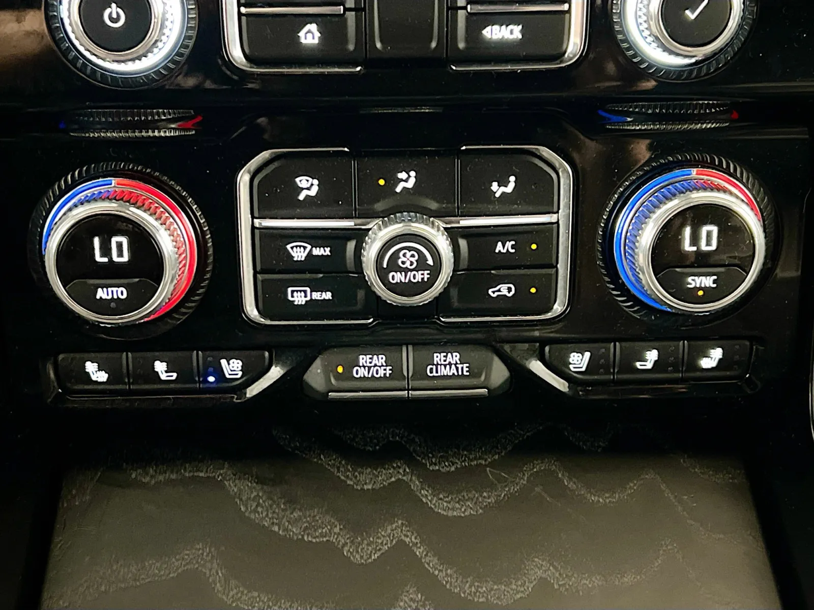 2024 GMC Yukon Denali - Photo 11