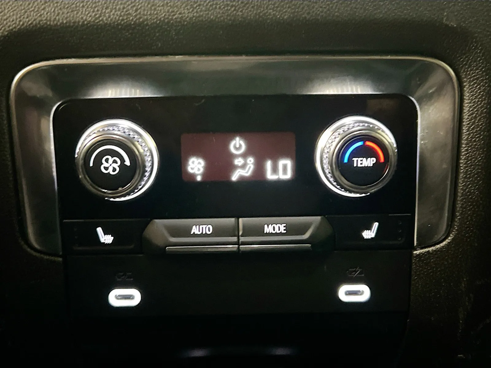 2024 GMC Yukon Denali - Photo 18