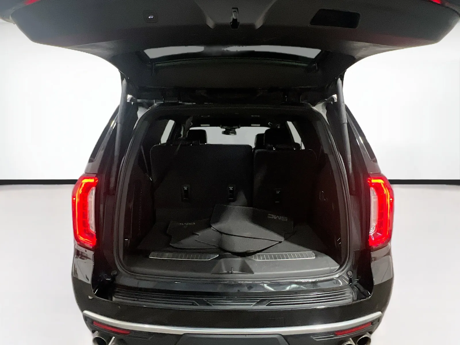 2024 GMC Yukon Denali - Photo 19