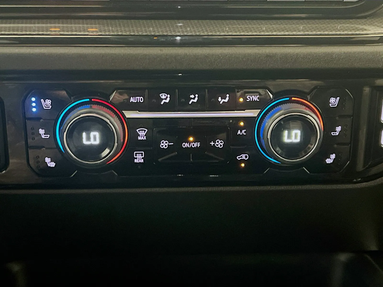 2025 Chevrolet Silverado 2500HD ZR2 - Photo 11