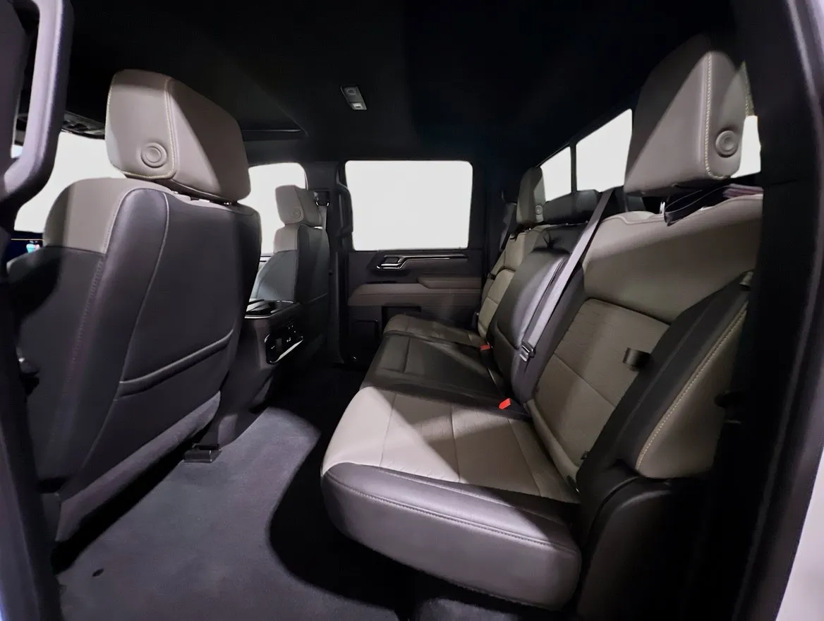 2025 Chevrolet Silverado 2500HD ZR2 - Photo 18