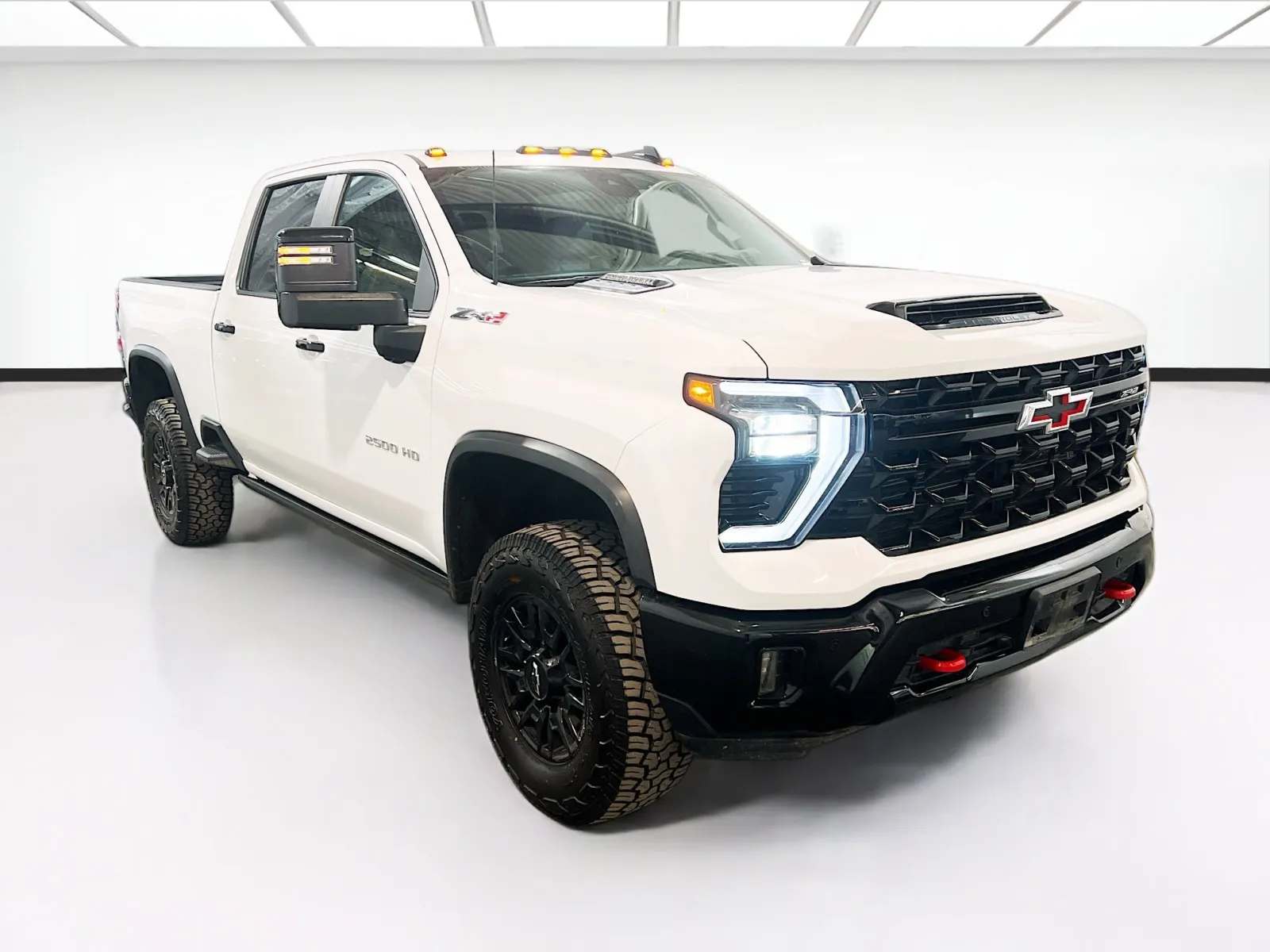 2025 Chevrolet Silverado 2500HD ZR2 - Photo 3