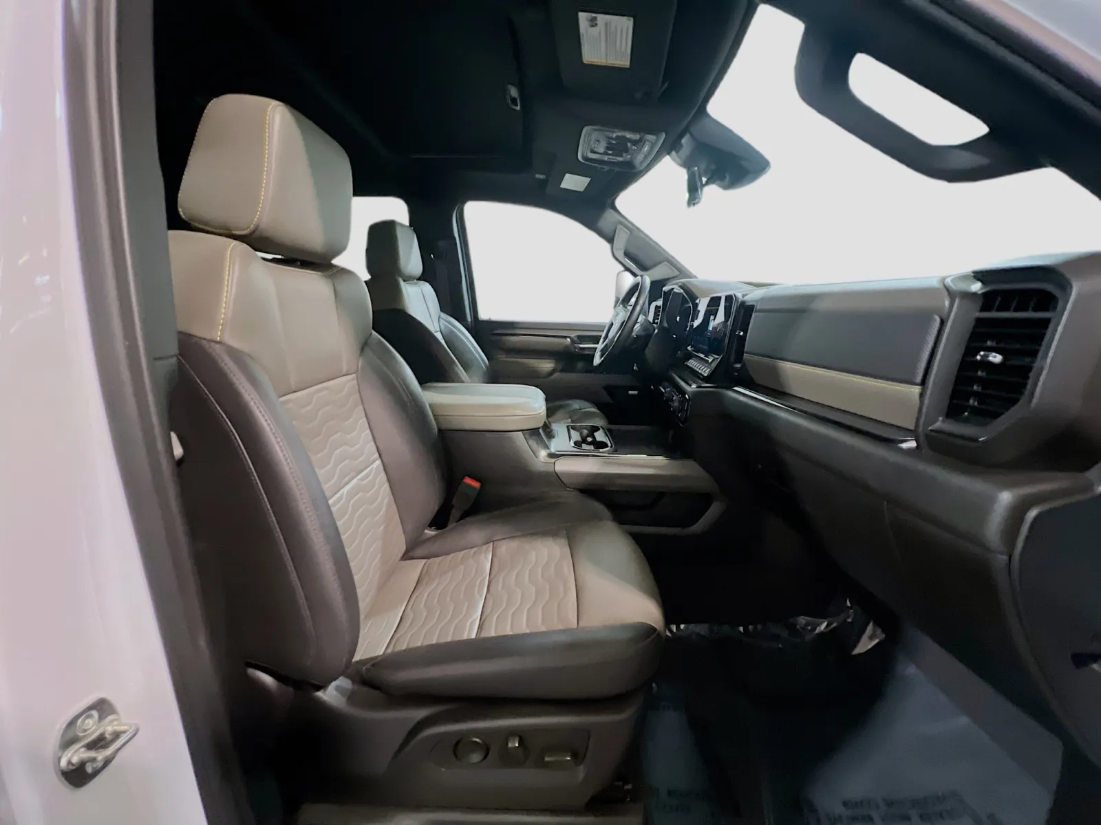 2025 Chevrolet Silverado 2500HD ZR2 - Photo 21