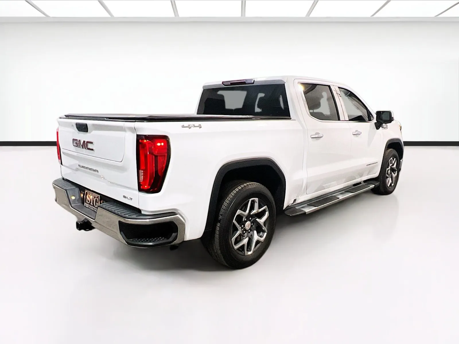2024 GMC Sierra 1500 SLT - Photo 4