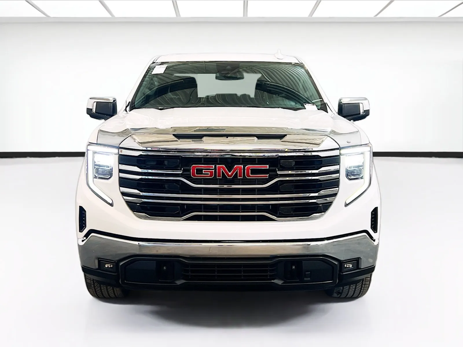 2024 GMC Sierra 1500 SLT - Photo 2