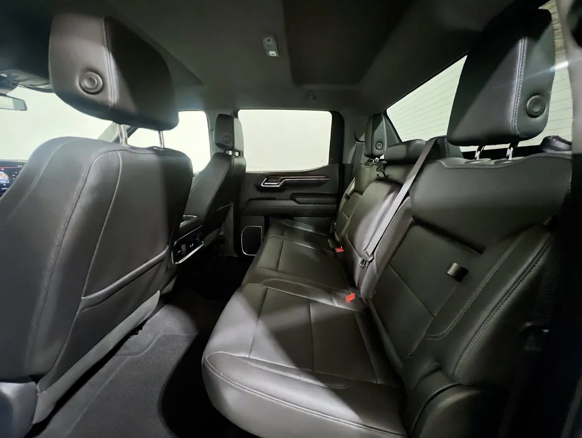 2024 GMC Sierra 1500 SLT - Photo 17