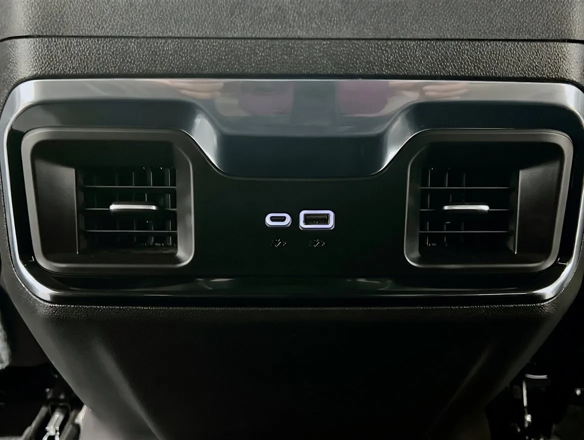 2024 GMC Sierra 1500 SLT - Photo 18