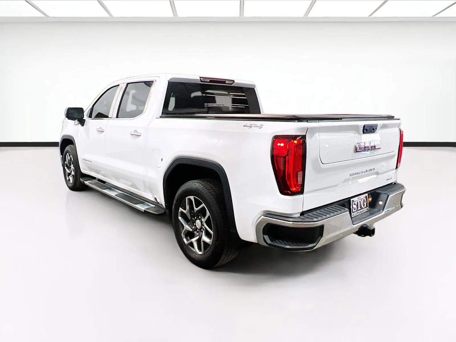 2024 GMC Sierra 1500 SLT - Photo 6