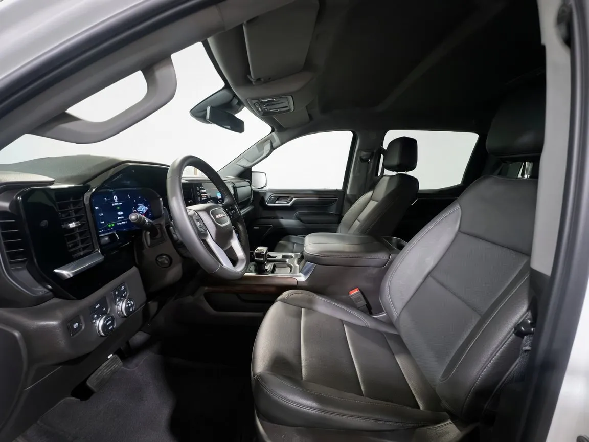 2024 GMC Sierra 1500 SLT - Photo 15