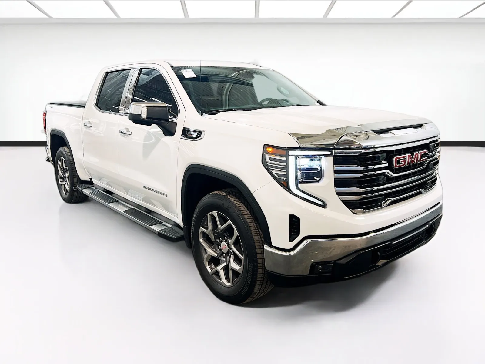 2024 GMC Sierra 1500 SLT - Photo 3