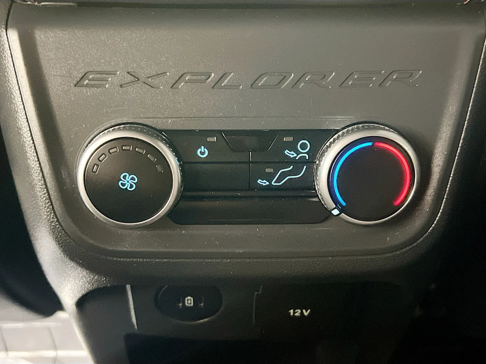 2025 Ford Explorer ST-LINE - Photo 18