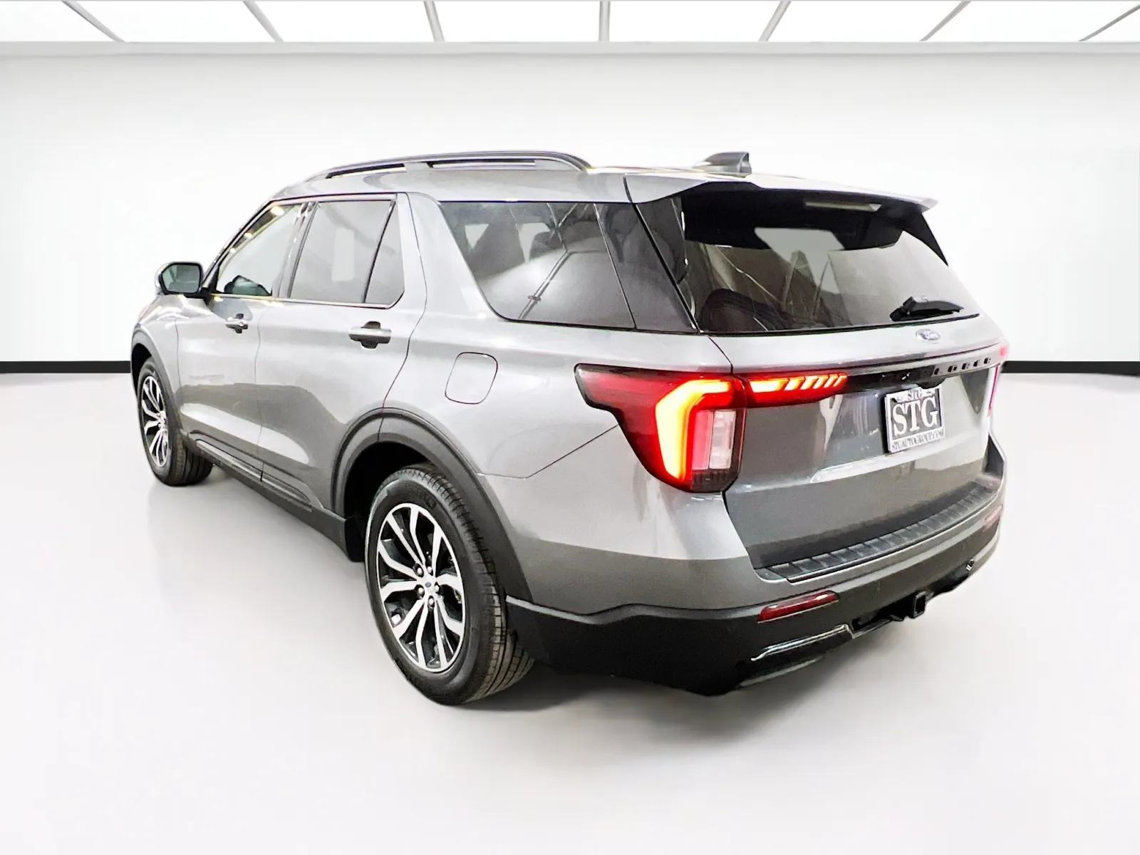 2025 Ford Explorer ST-LINE - Photo 6