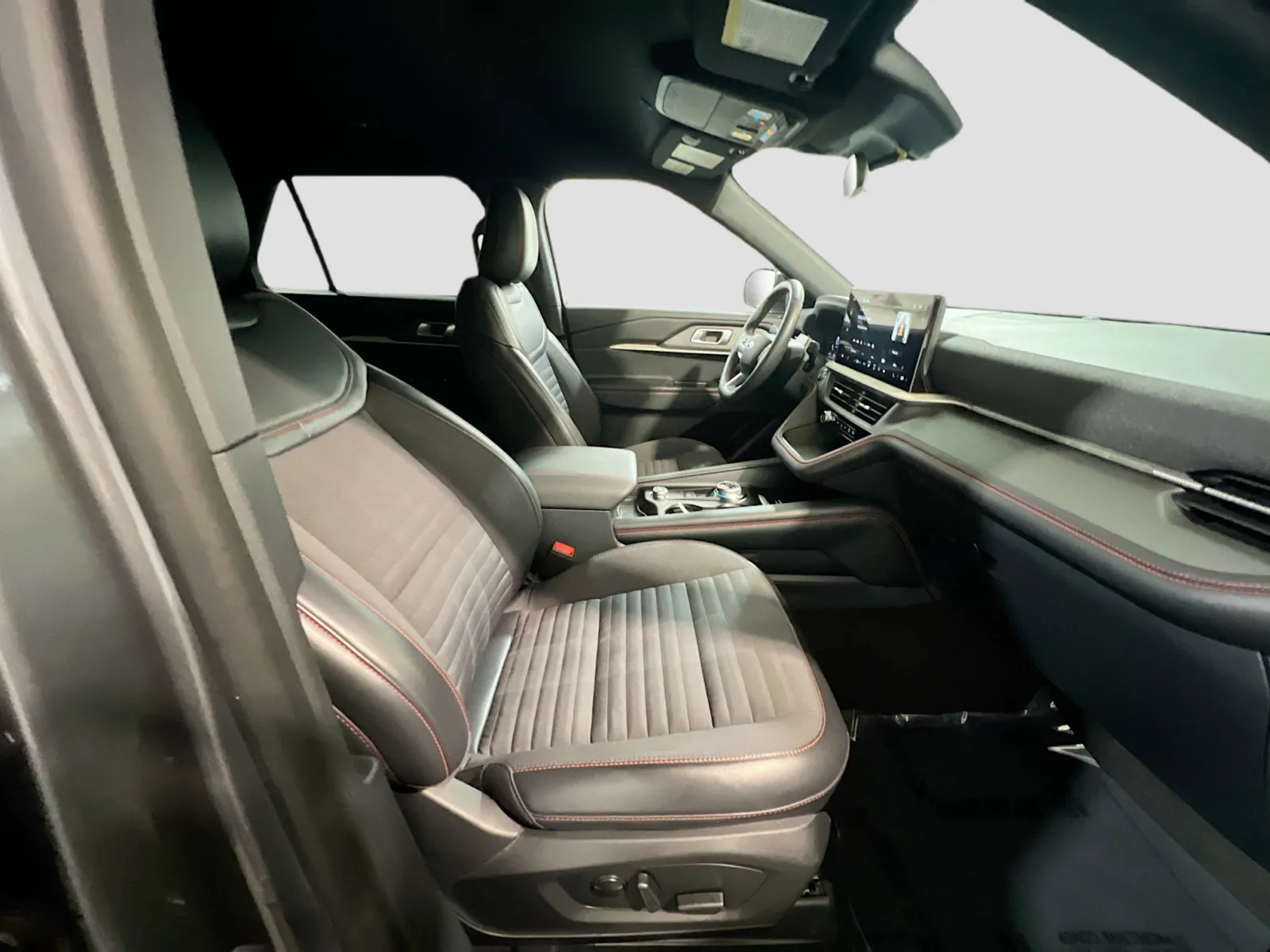 2025 Ford Explorer ST-LINE - Photo 21