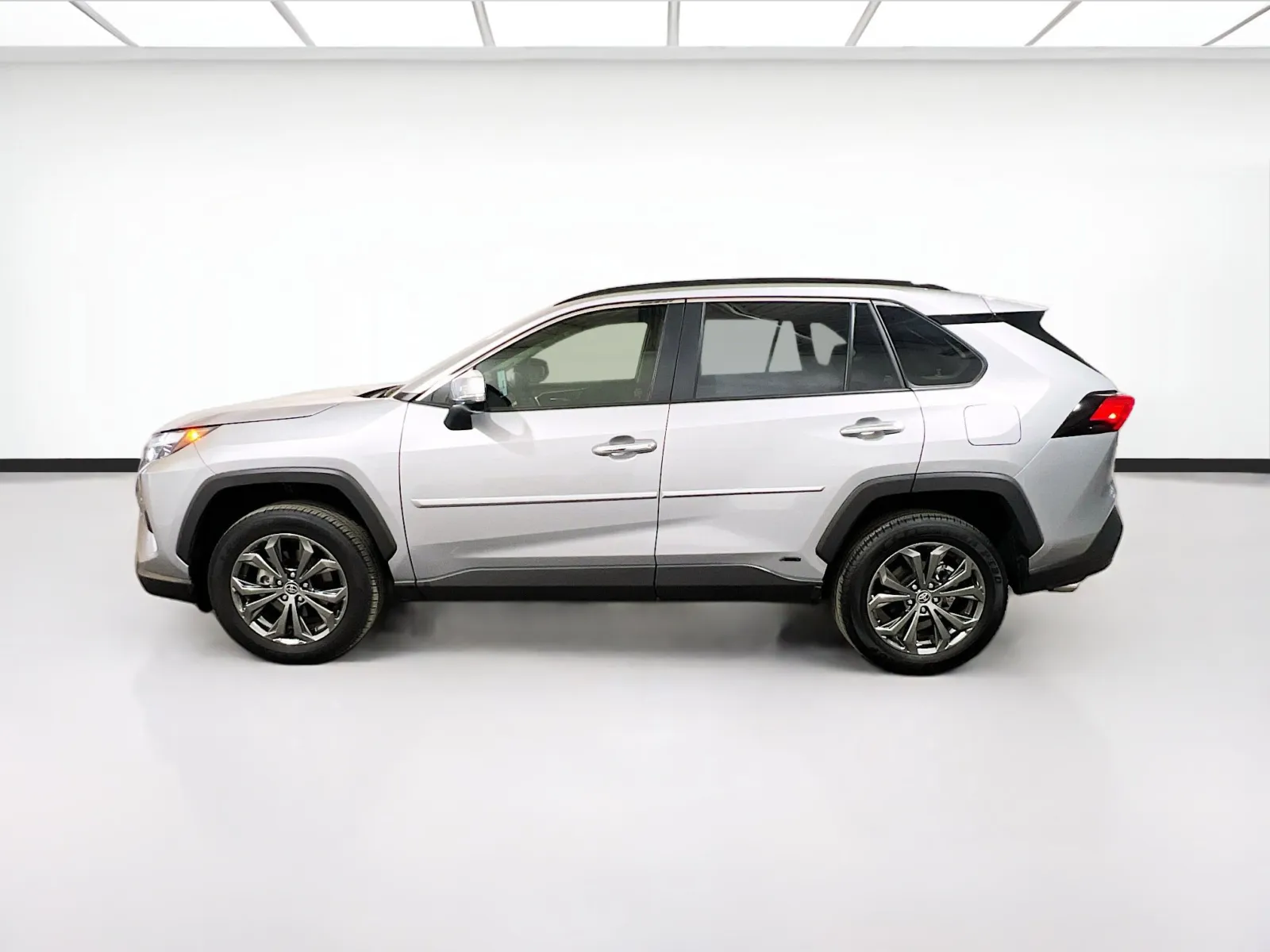 2025 Toyota RAV4 Limited - Photo 24