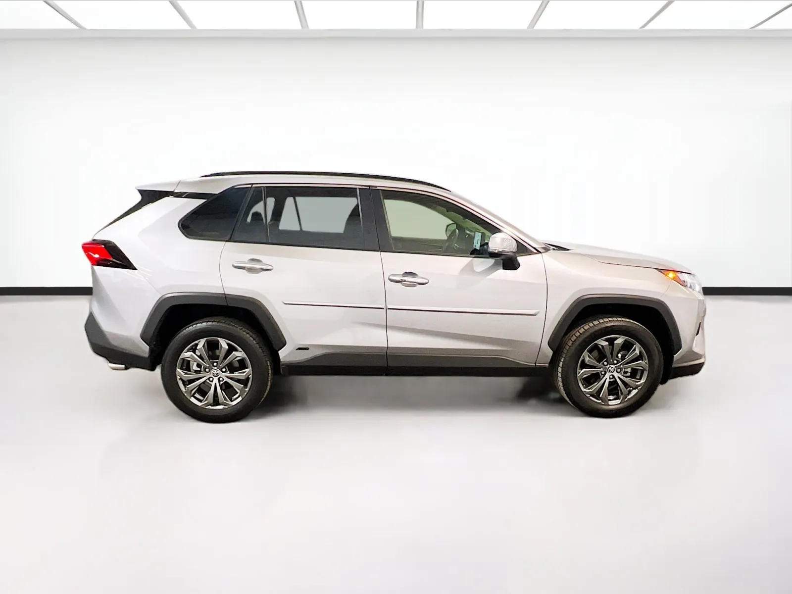 2025 Toyota RAV4 Limited - Photo 25