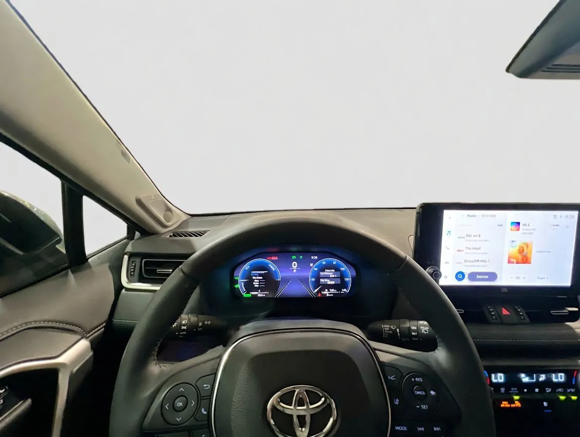 2025 Toyota RAV4 Limited - Photo 7