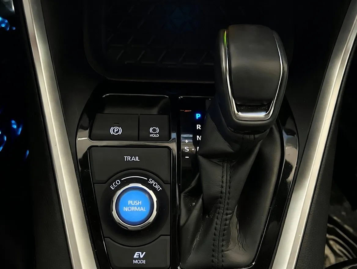2025 Toyota RAV4 Limited - Photo 12