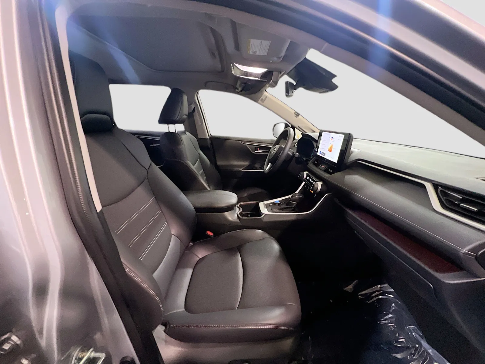 2025 Toyota RAV4 Limited - Photo 22