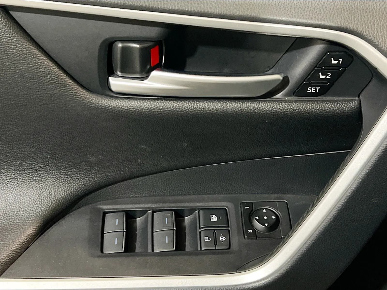 2025 Toyota RAV4 Limited - Photo 13