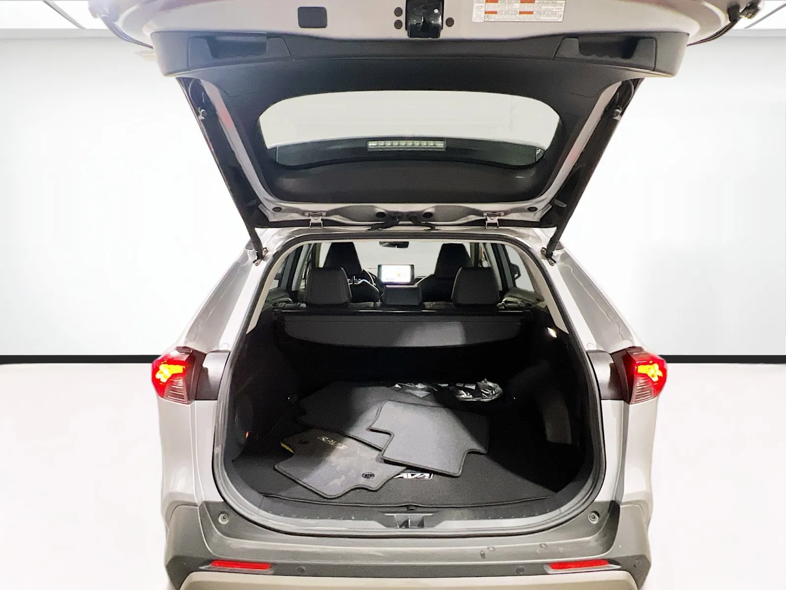 2025 Toyota RAV4 Limited - Photo 20