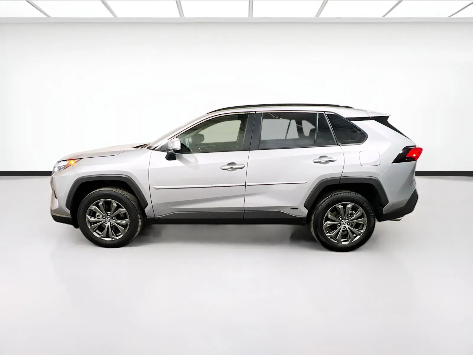 2025 Toyota RAV4 Limited - Photo 24