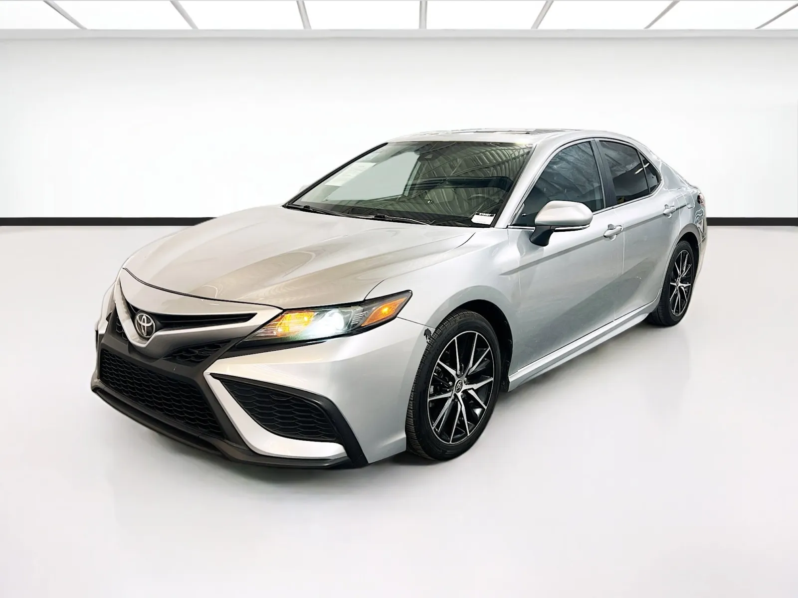Silver 2021 Toyota Camry SE for sale in Chandler, AZ
