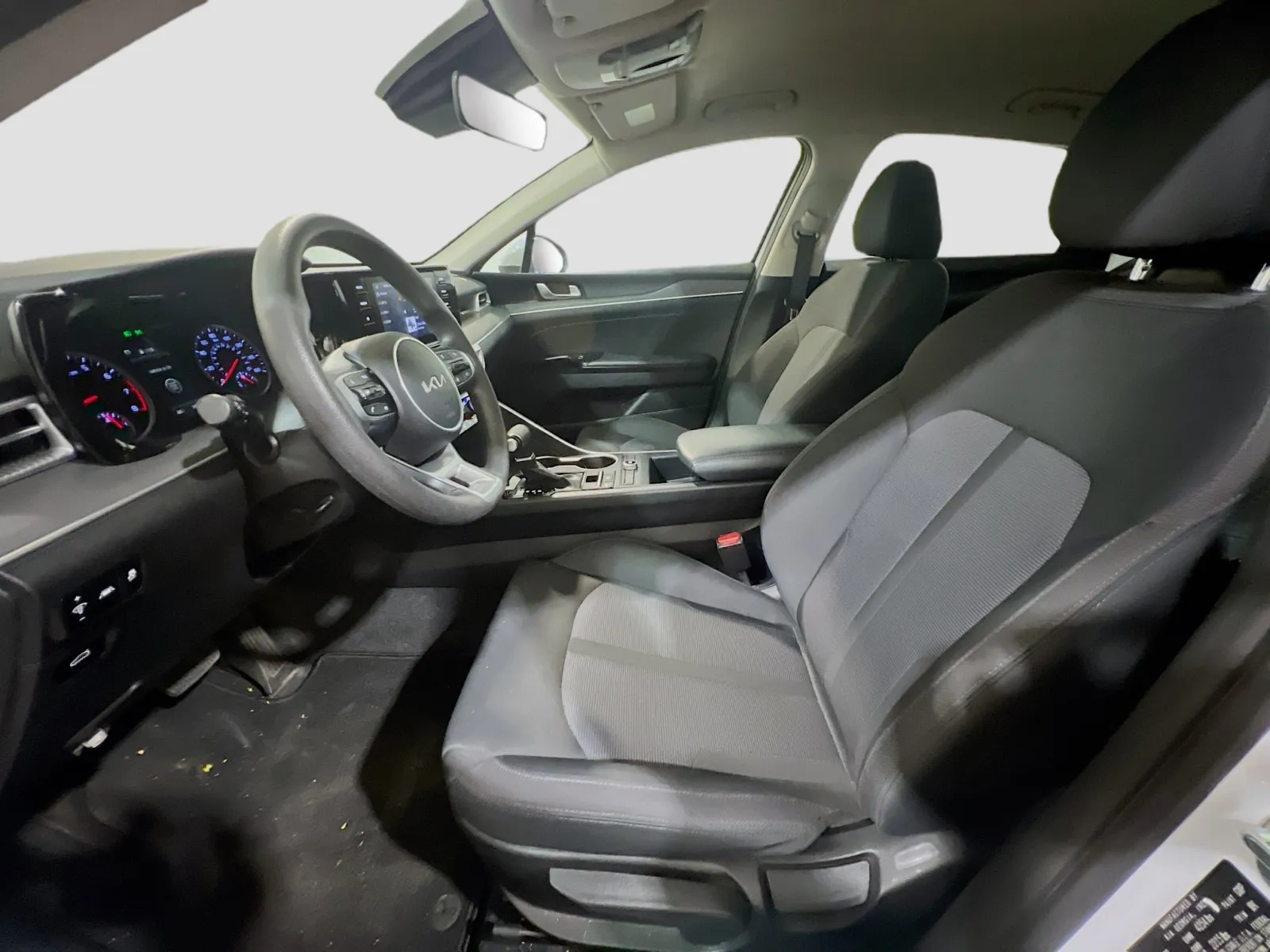 2023 Kia K5 LXS - Photo 14