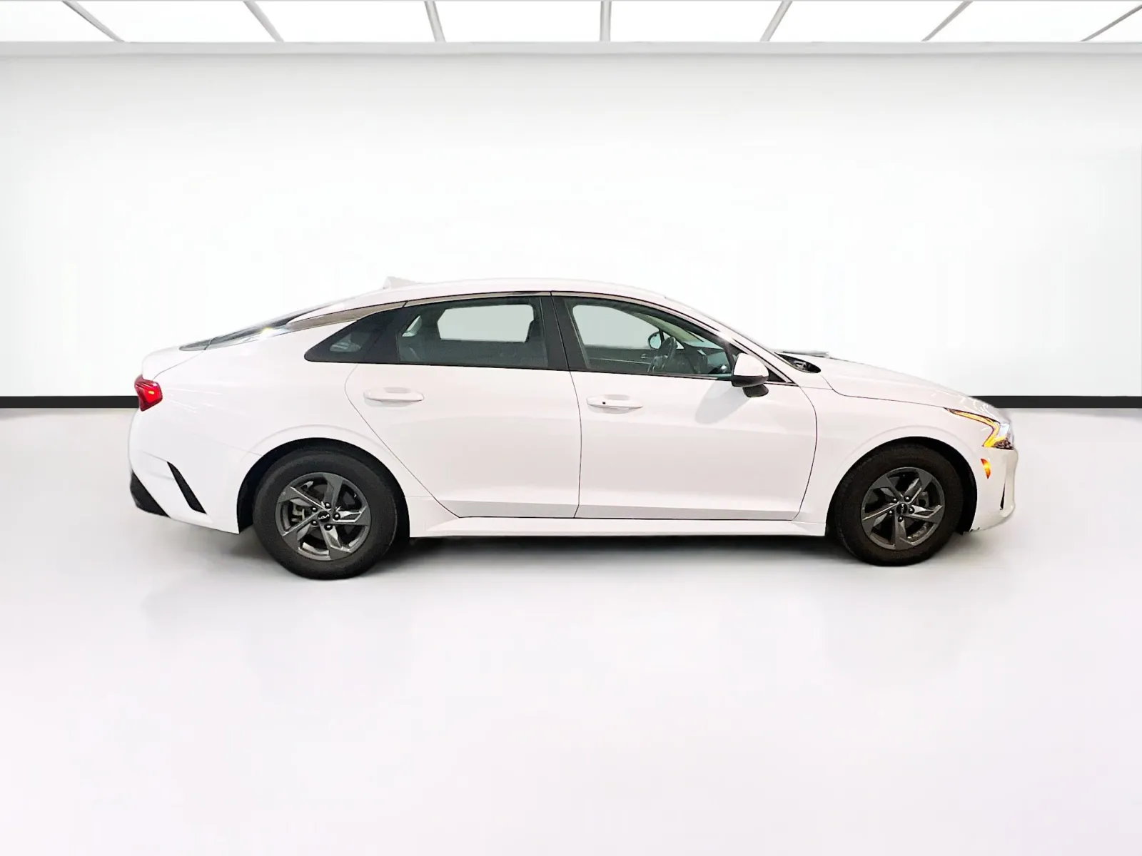 2023 Kia K5 LXS - Photo 22