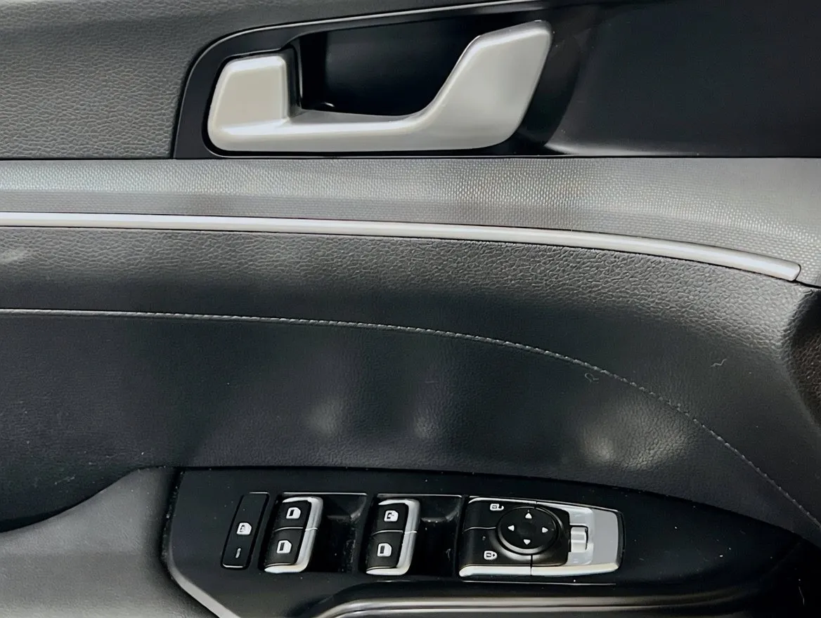 2023 Kia K5 LXS - Photo 13