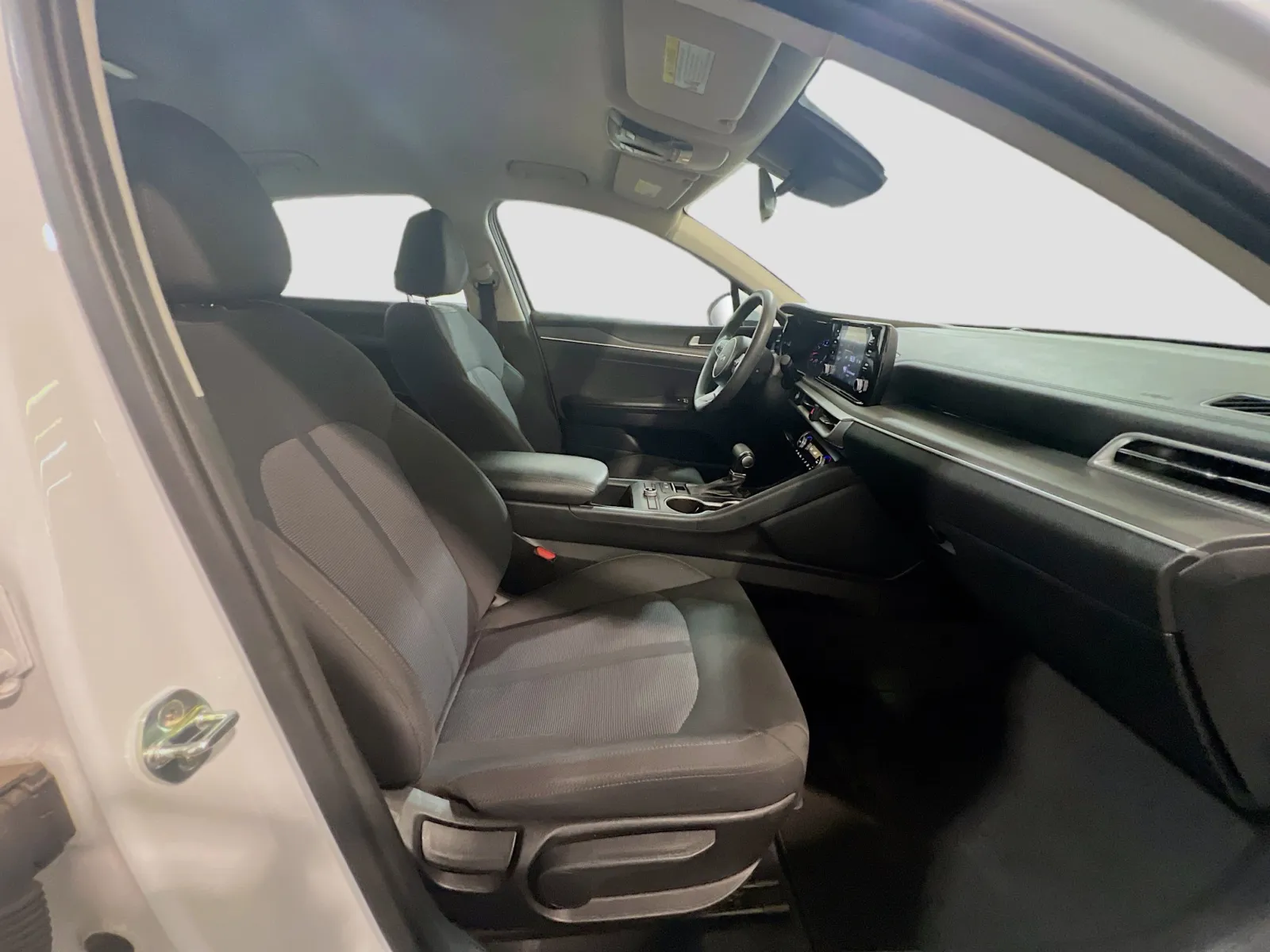 2023 Kia K5 LXS - Photo 19