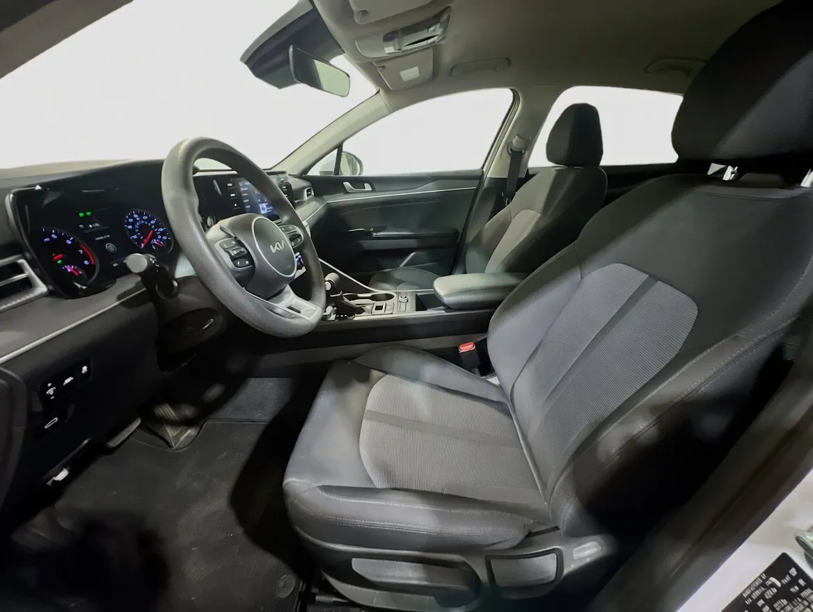 2023 Kia K5 LXS - Photo 14