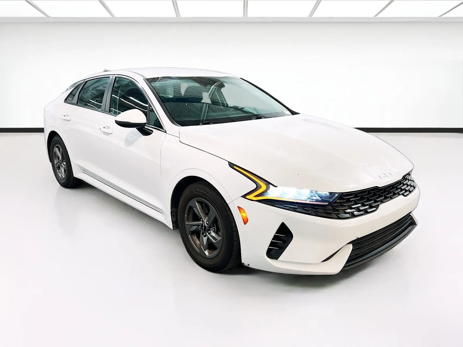 2023 Kia K5 LXS - Photo 3