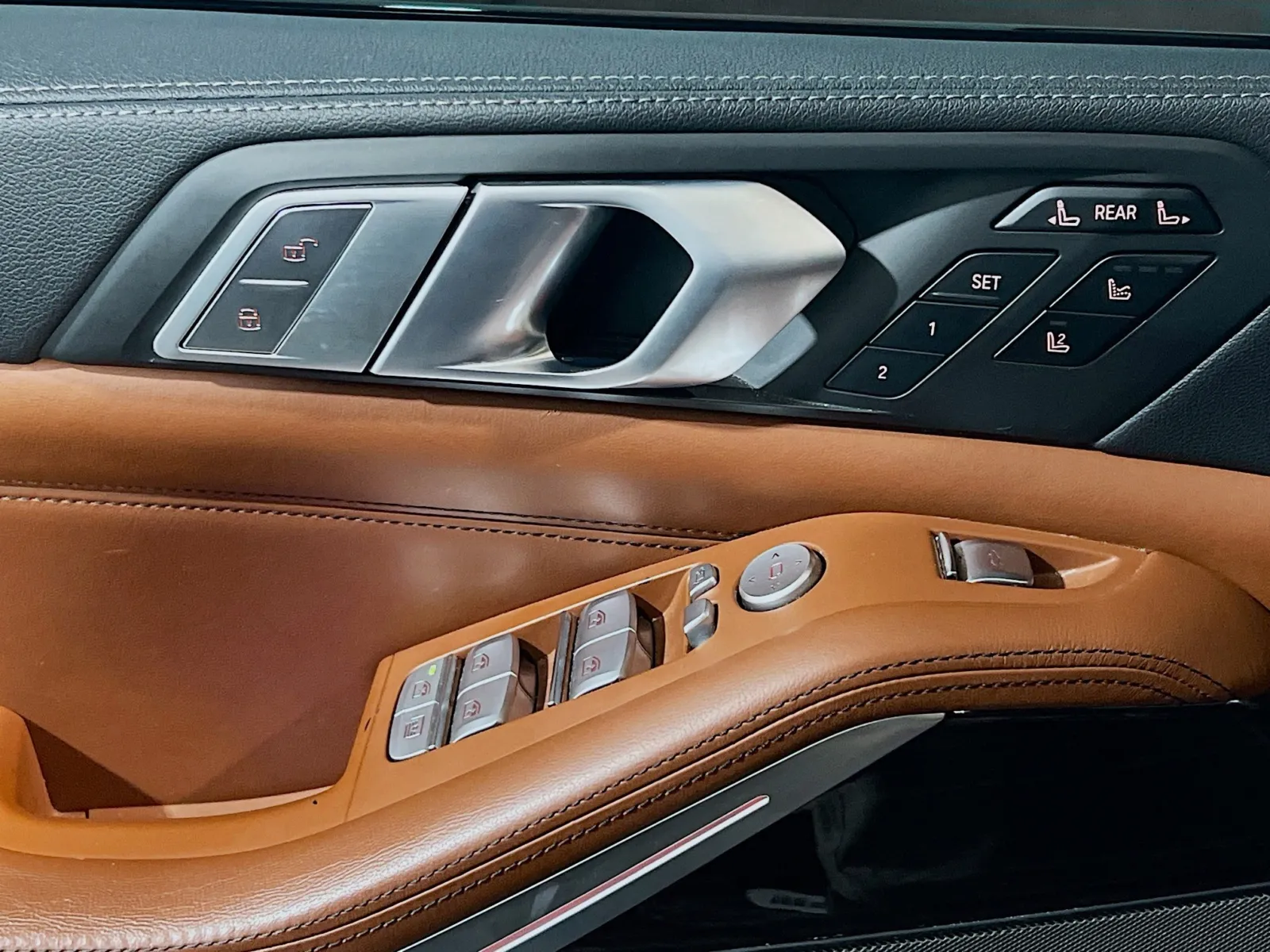 2020 BMW X7 M50i - Photo 14