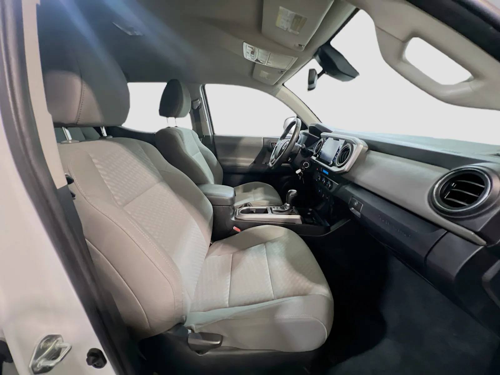 2022 Toyota Tacoma SR5 - Photo 19