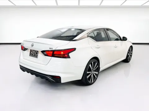 More photos of 2022 Nissan Altima 2.5 SR at STG Auto Group of Chandler, AZ