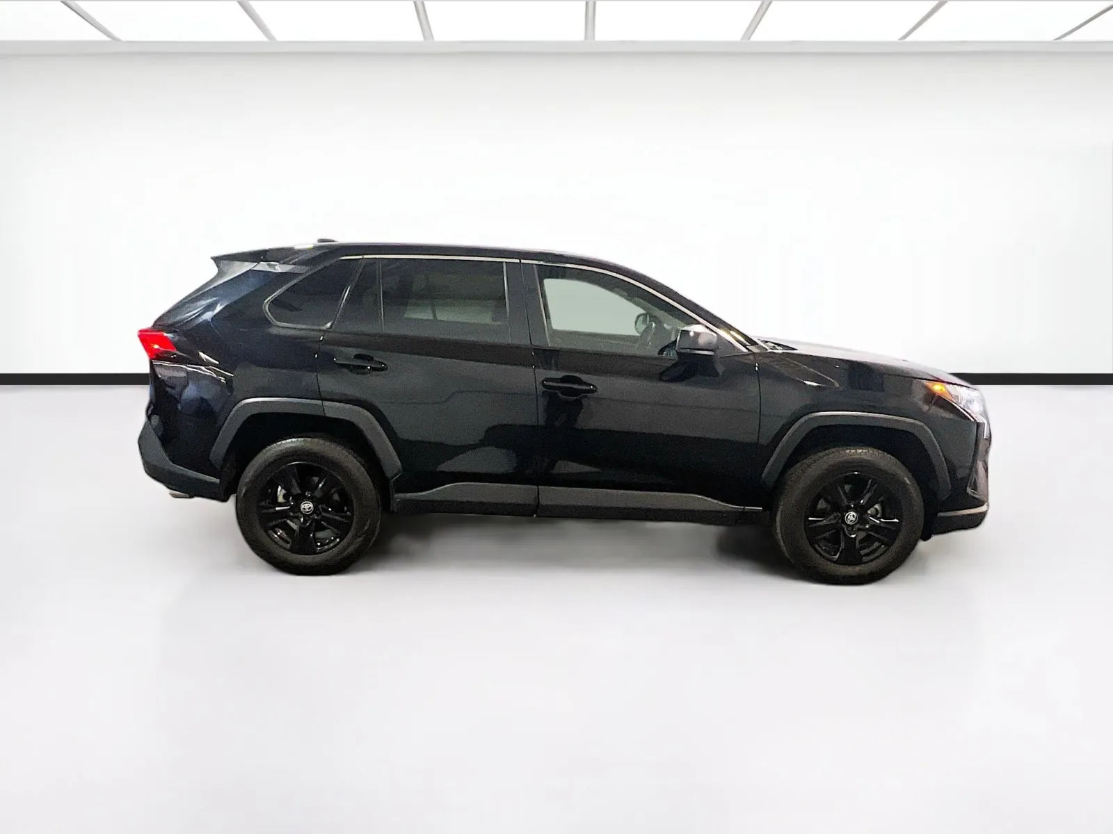 2023 Toyota RAV4 LE - Photo 23