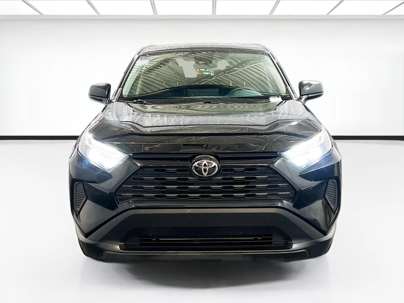 2023 Toyota RAV4 LE - Photo 2