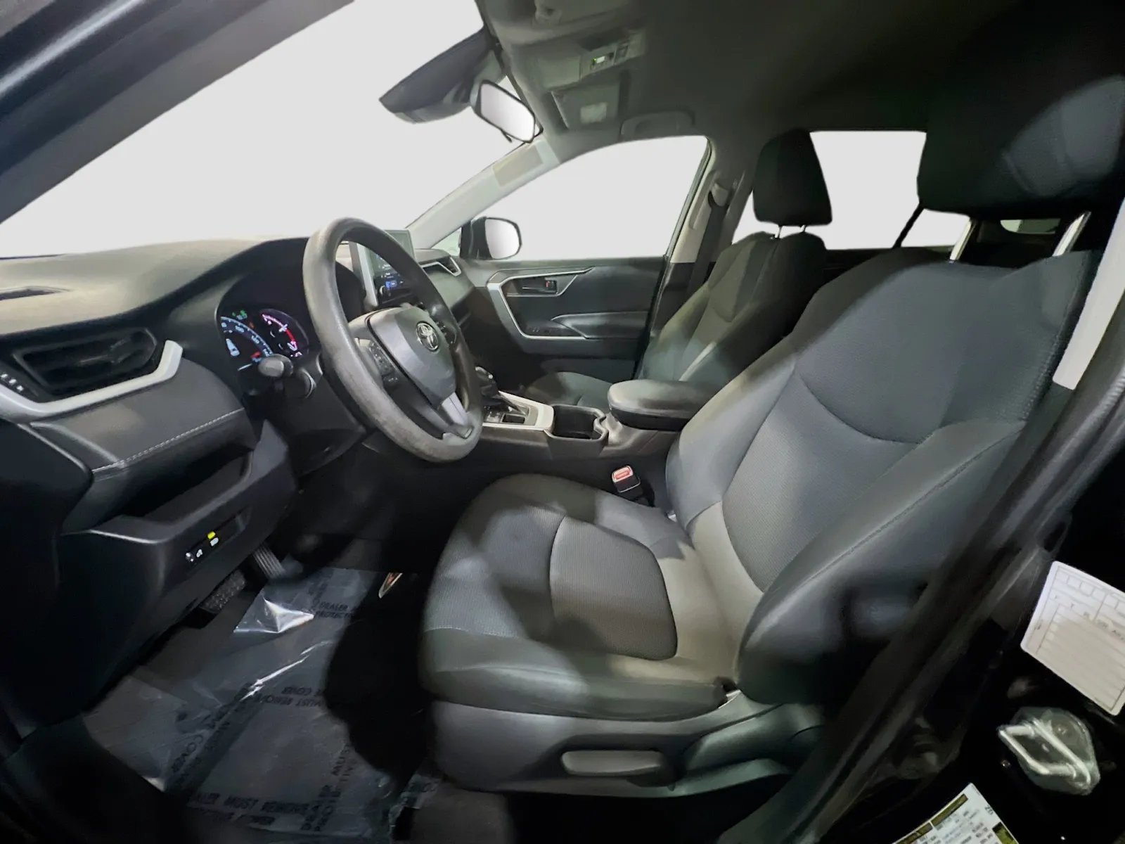 2023 Toyota RAV4 LE - Photo 14
