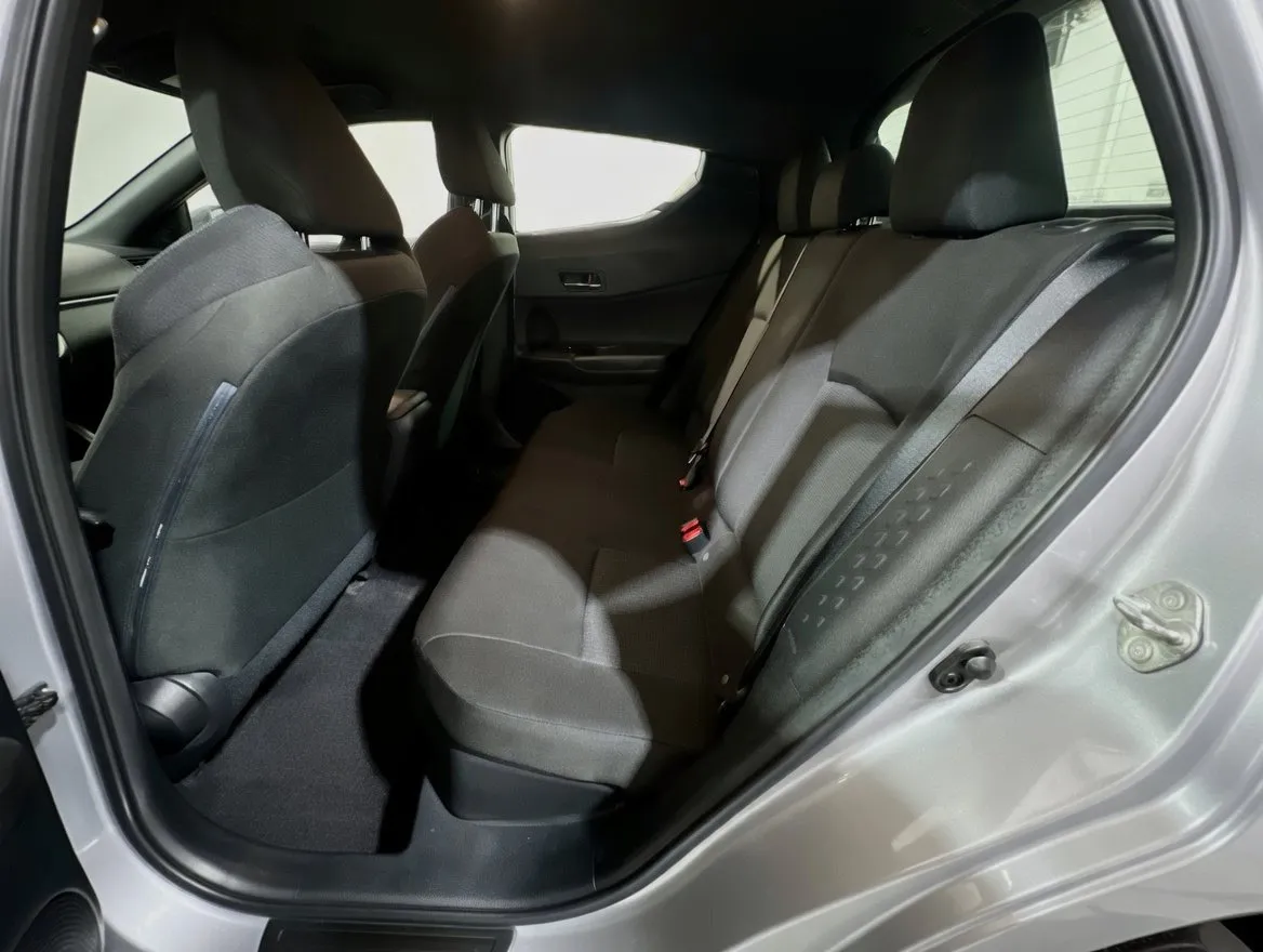 2019 Toyota C-HR XLE - Photo 16