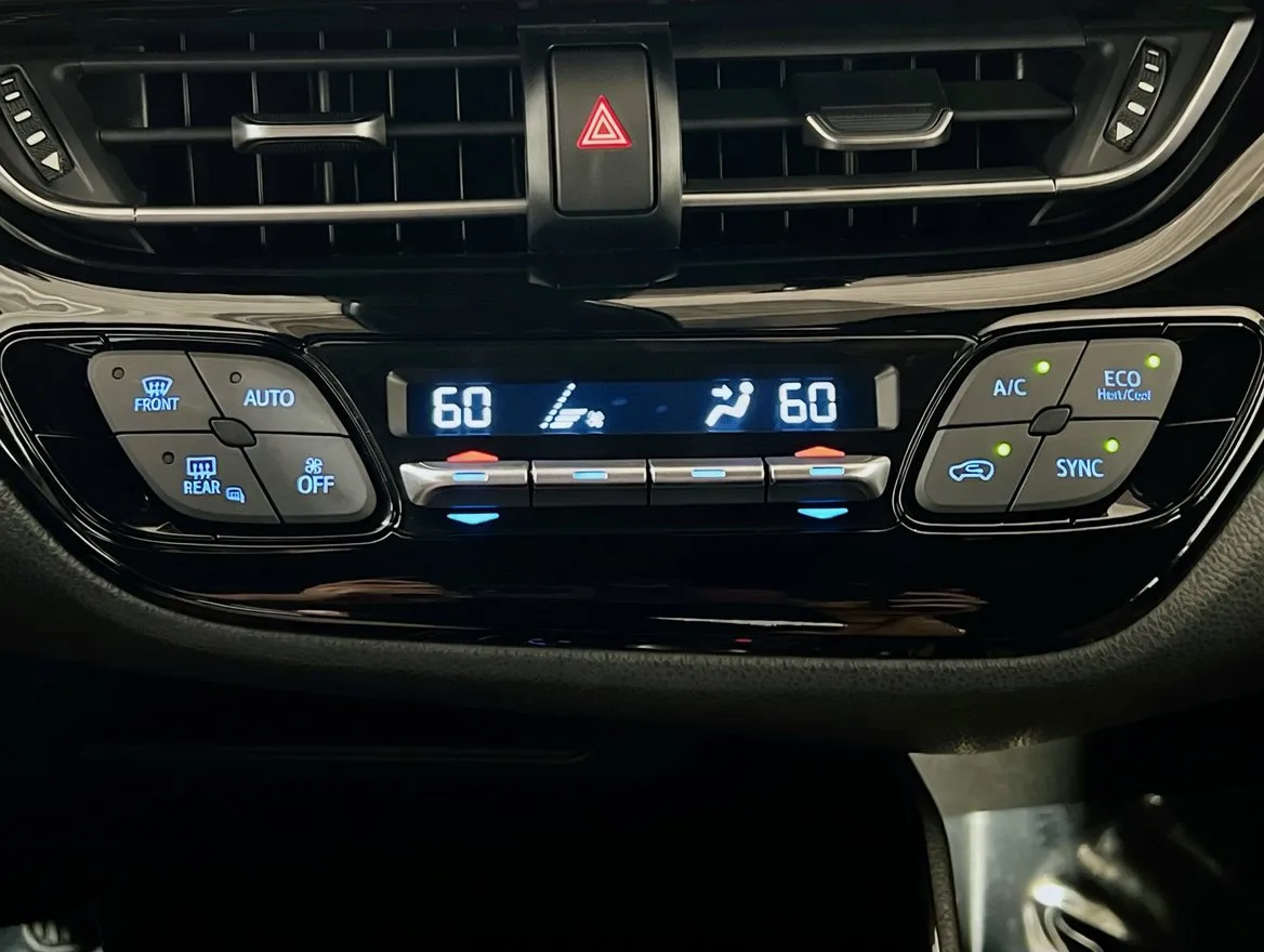 2019 Toyota C-HR XLE - Photo 11