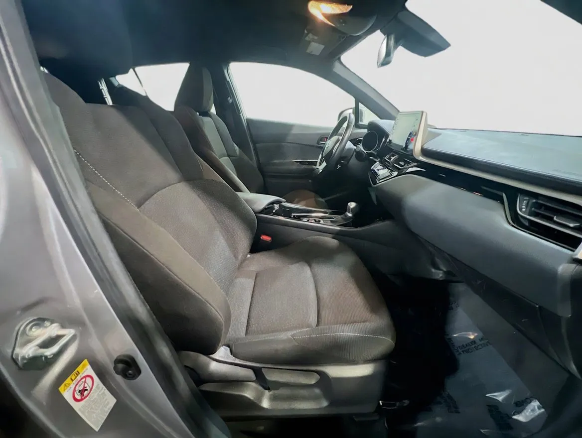 2019 Toyota C-HR XLE - Photo 19
