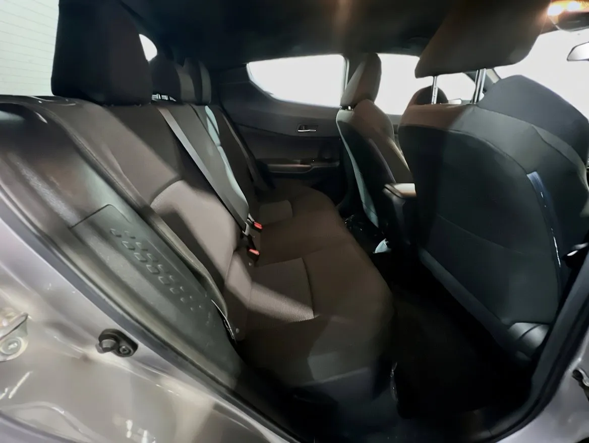 2019 Toyota C-HR XLE - Photo 18